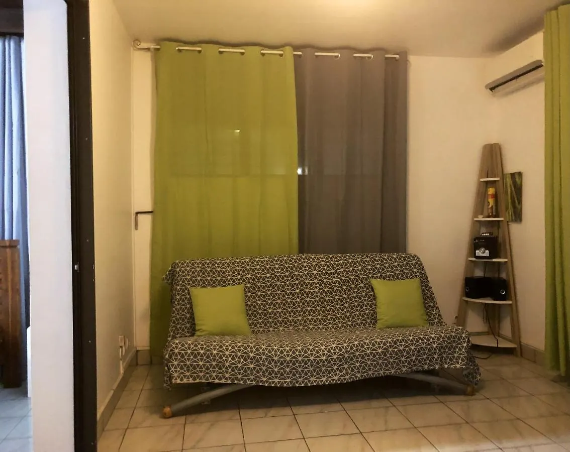 Appartement Accueillant Au Gosier 42 M² Et Parking Prive Le Gosier  Apartment